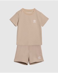 adidas Originals - Regular Waffle Shorts and T-Shirt Set - Babies-Kids