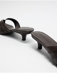 Atmos&Here - Tilly Square Toe Thong Leather Kitten Heels