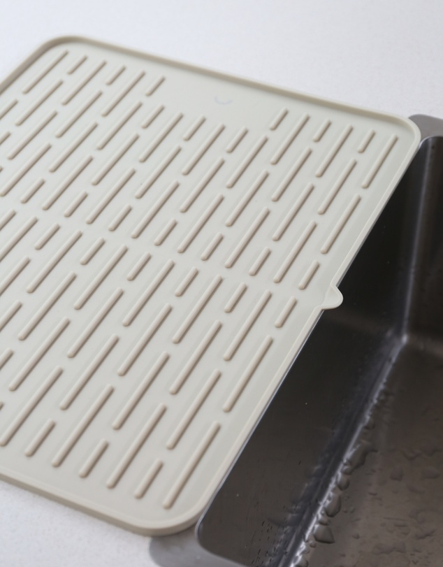 DESIGNSTUFF - DRIP Folding Silicone Drying Mat Large w/ Drainage Mouth
