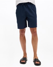 Superdry - Essential 17