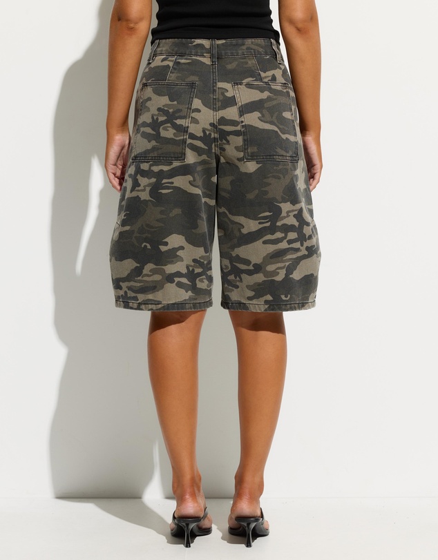 Dazie - Austin Mid Rise Camo Barrel Jorts