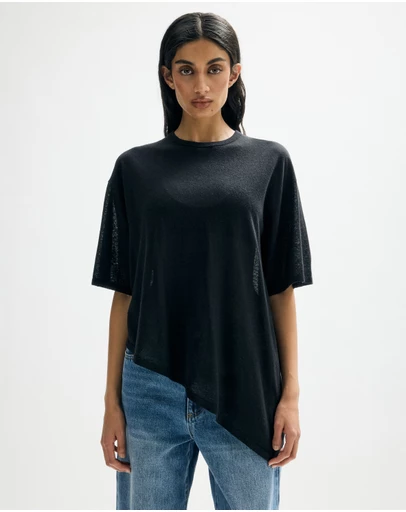 Minima Esenciales - Solal Asymmetrical Hem Knit Tee