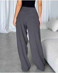 Dazie - Own It Pleated Tailored Pants