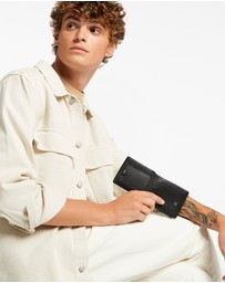 Status Anxiety - Leonard Wallet