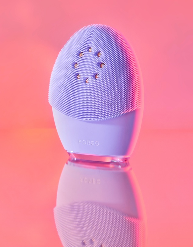FOREO - LUNA 3 Plus Facial Cleansing Smart Device - Sensitive Skin