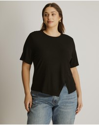 Atmos&Here Curvy - Chloe Asymmetric Button T-Shirt