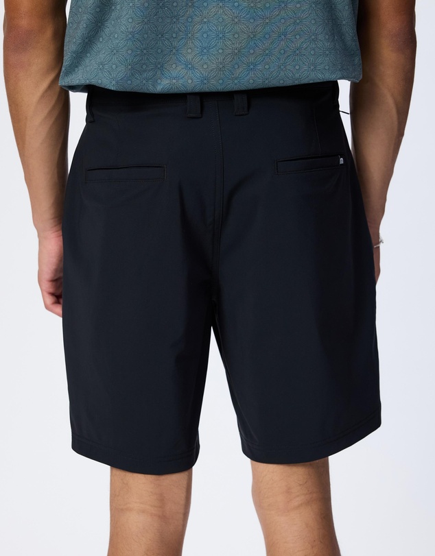 TravisMathew - Hero Hour Golf Shorts 8in