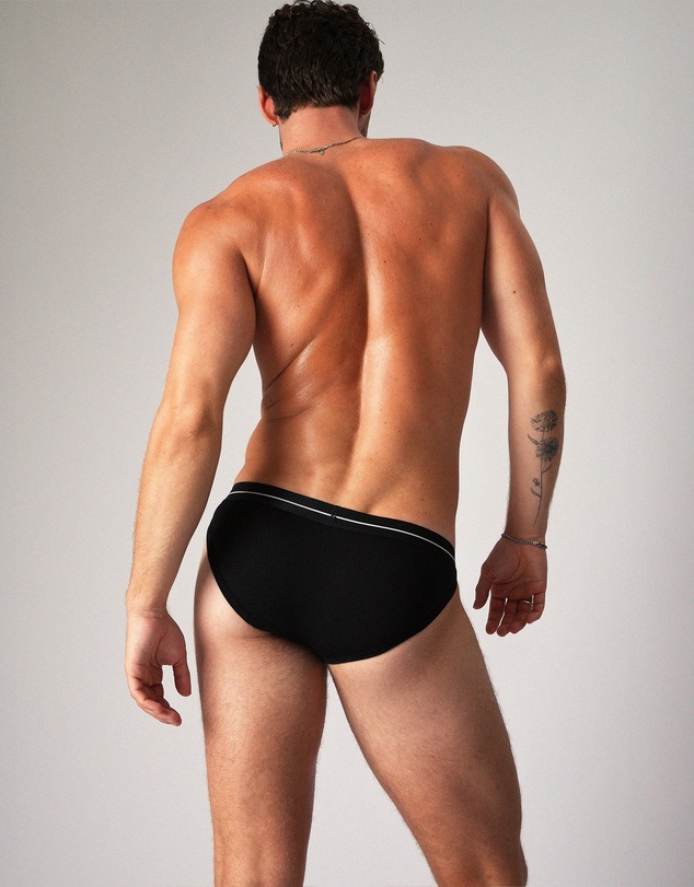 TEAMM8 - Icon Sports Brief