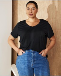 Atmos&Here Curvy - Organic Cotton V-Neck Tee