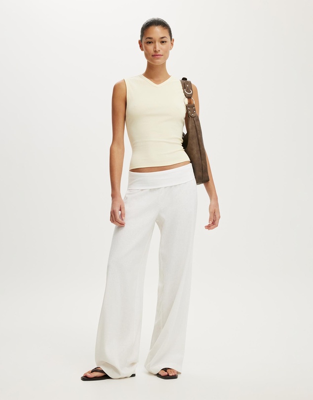 Cotton On - 90S V Neck Tank