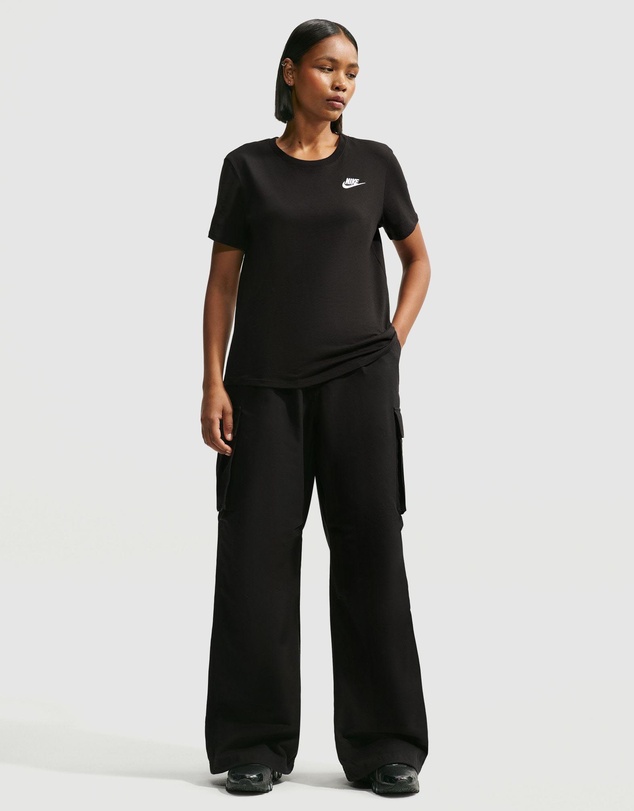 Nike - Sportswear Club Essentials T-Shirt