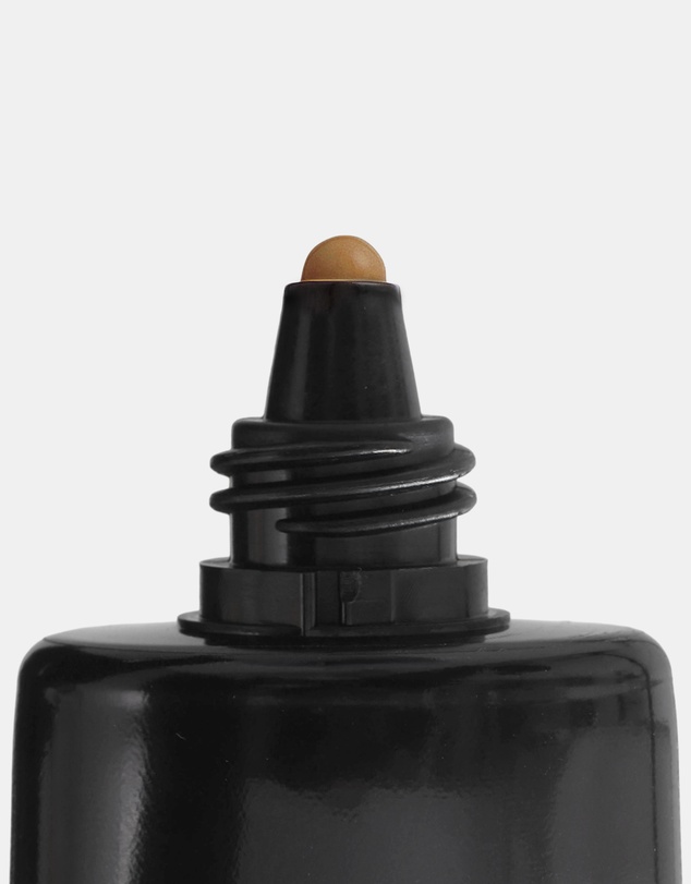 Napoleon Perdis - Stroke of Genius Liquid Cashmere Foundation SPF30 Look 4