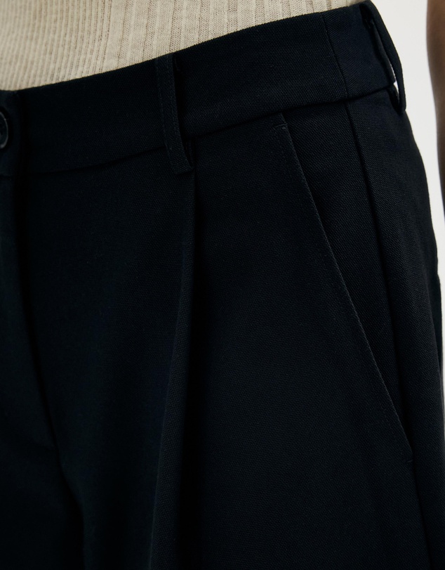 Minima Esenciales - Ise Tailored Shorts