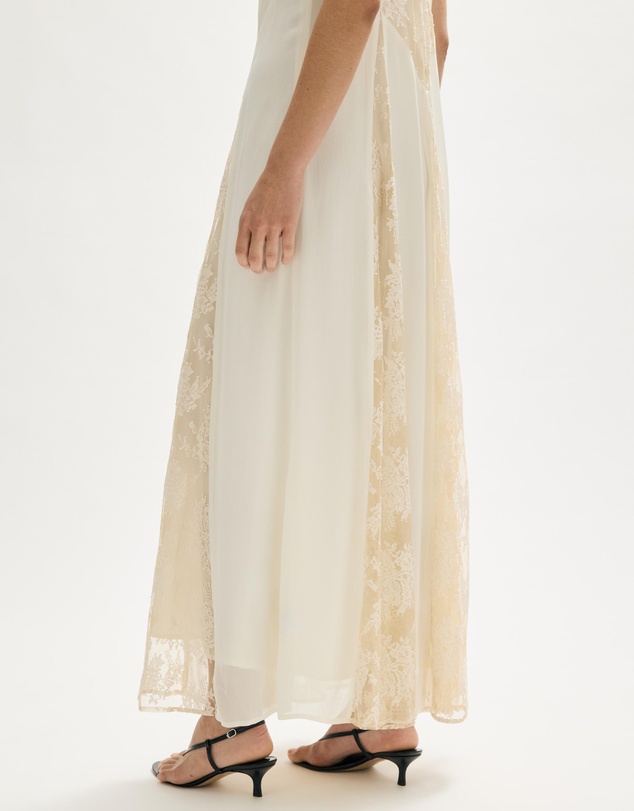 Minima Esenciales - Aisla Lace Insert Maxi Dress