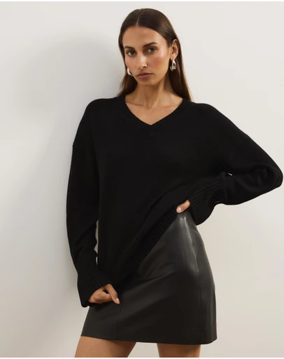 Atmos&Here - April Classic V-Neck Knit Jumper