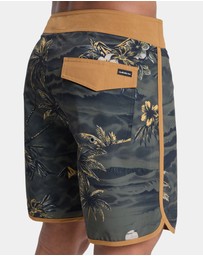 Quiksilver - Mens Surfsilk Scallop 18