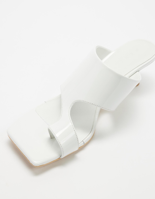 AERE - Asymmetric Heels