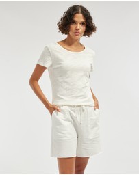 Amelius - Fallon Rounded Hem Tee