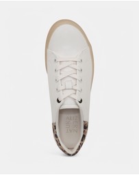 Naturalizer - Morrison 3.0 Lace-Up Casual Sneaker - Warm White