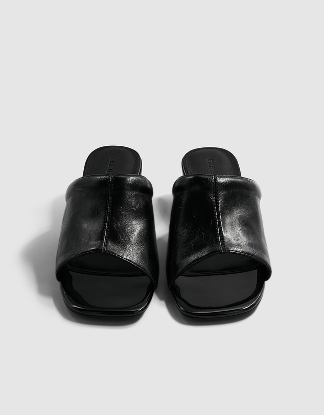 Brie Leon - Camille Mule
