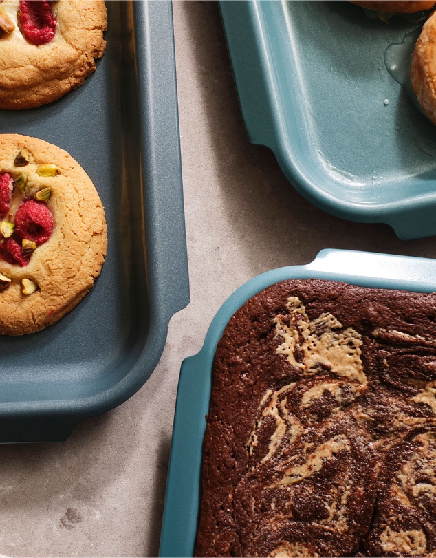 Joseph Joseph - Nest™ Bake Small Non-Stick Baking Tray with Easy-Pull Handles