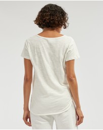 Amelius - Fallon Rounded Hem Tee