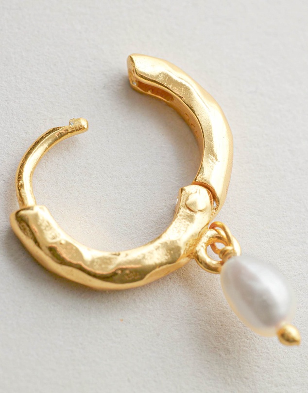Bianc - Clam Earrings
