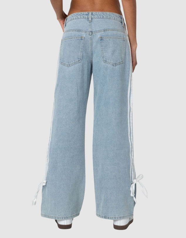 EDIKTED - Washed Low Rise Ribbon Jeans
