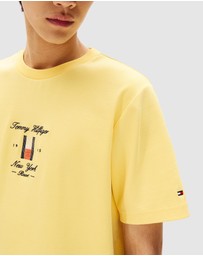 Tommy Hilfiger - Seasonal Flag Logo Tee