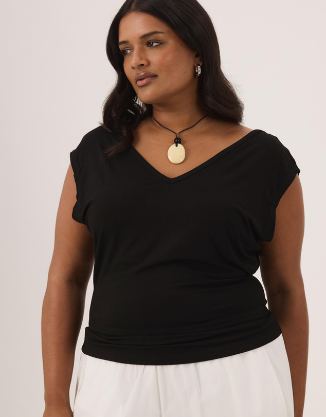 Atmos&Here Curvy - Sienna Cap Sleeve V-Neck T-Shirt