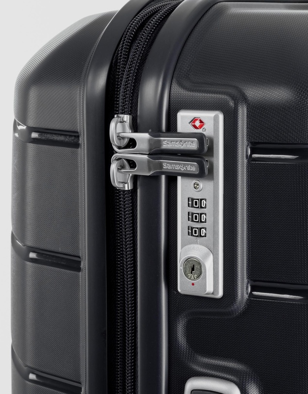Samsonite - Oc2Lite 81cm Spinner Suitcase