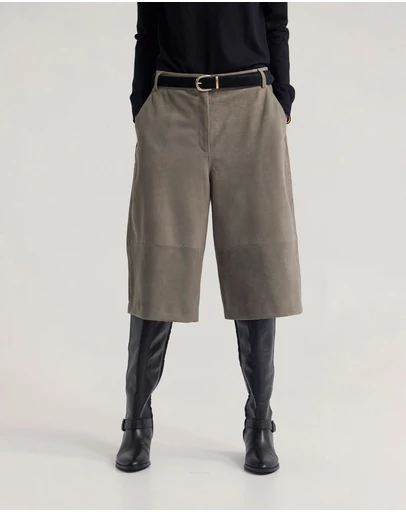 Oxford - Kiera Suede Bermuda Shorts