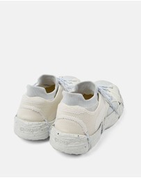 Camper - Trainers Roku