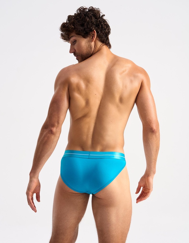 TEAMM8 - Icon Sport Brief