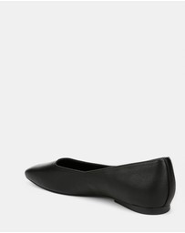 Naturalizer - Chelsea Ballet Flat - Black Leather