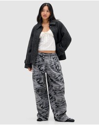 BDG By Urban Outfitters - Broderie Hallie Blouse