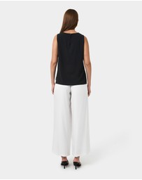 Forcast - Tess Round Neck Top