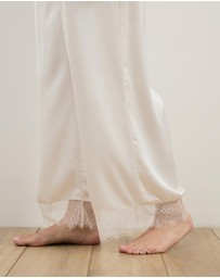 Atmos&Here Curvy - Pearl Lace Trim LS Satin Pyjama Set