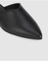 Rollie - Pointed Mule Embossed Flat
