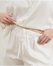 Atmos&Here Curvy - Pearl Lace Trim LS Satin Pyjama Set
