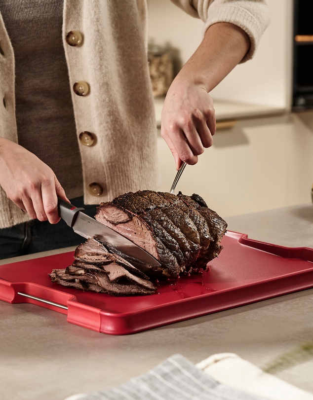Joseph Joseph - Cut&Carve™ Plus Extra-Large Multi-function Chopping Board (Red)