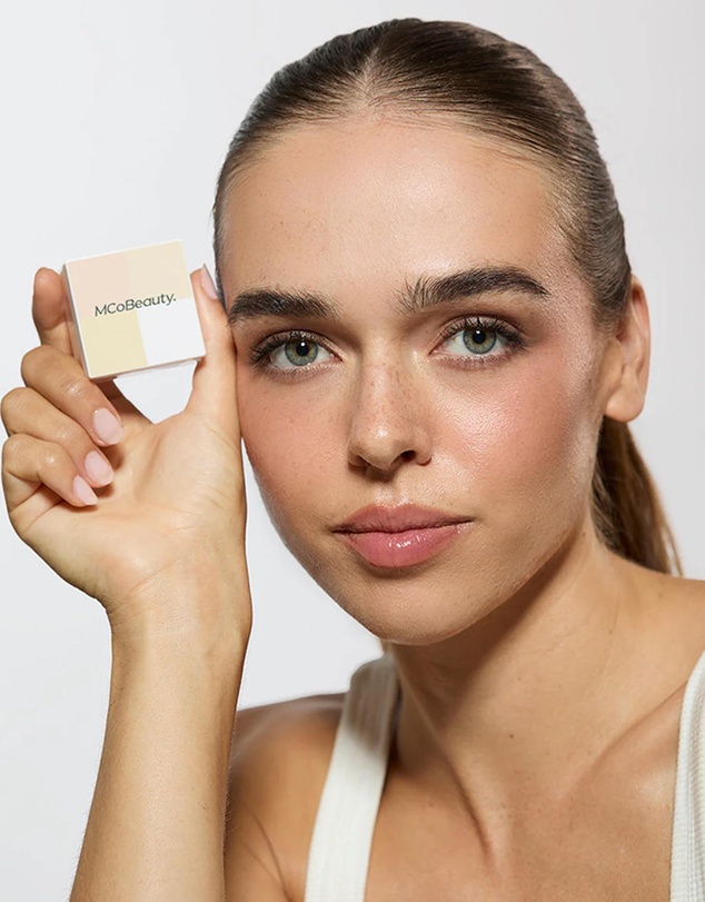 MCoBeauty - Correcting Quad Loose Powder - Light/Medium