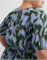 Kowtow - Illustrate Dress