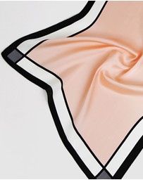 Belle & Bloom - New Yorker Fashion Scarf