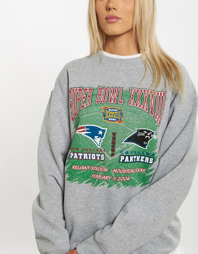 Vintage by The Real Deal - Pre Loved - Vintage NFL Super Bowl 'Patriots v Panthers' Sweatshirt