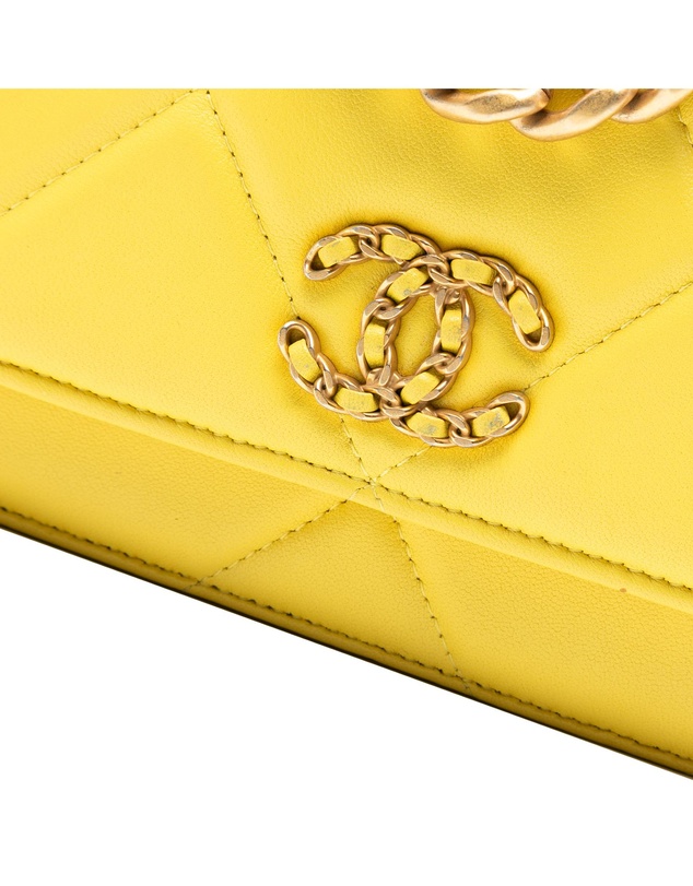 Pre-Loved by Azura Reborn - Pre-Loved Quilted Lambskin 19 Wallet on Chain