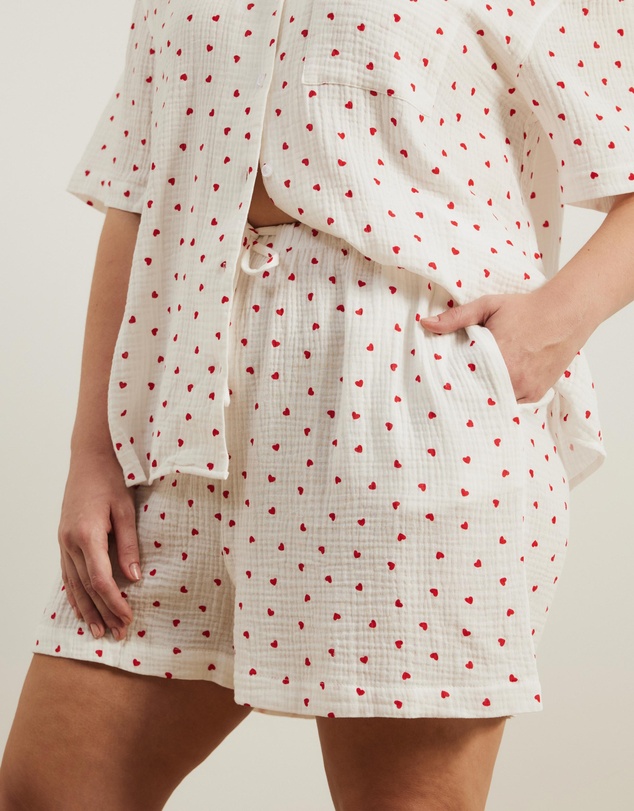 Atmos&Here Curvy - Violet Heart Shorts & Shirt Pyjama Set