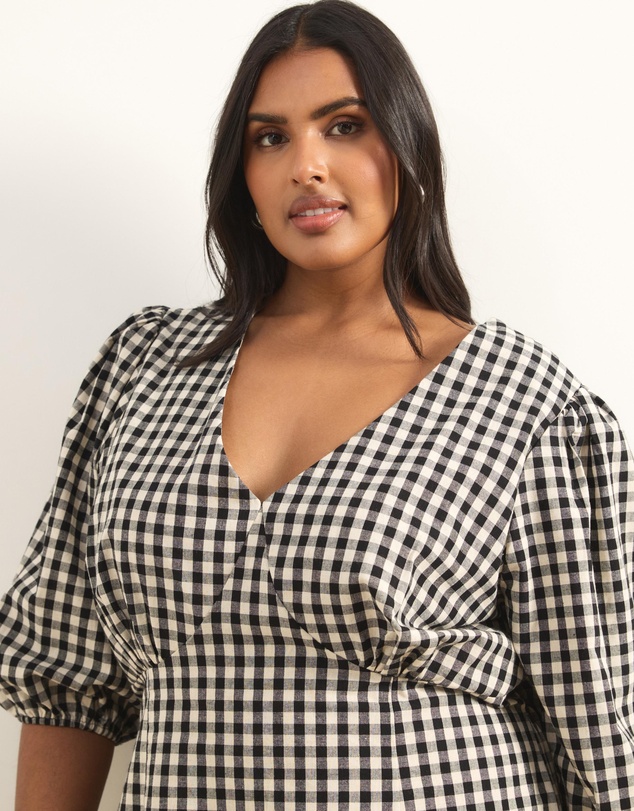 Atmos&Here Curvy - Molli V-Neck Short Sleeve Midi Dress