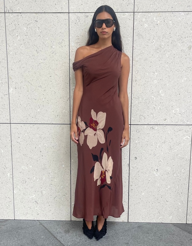 Minima Esenciales - Isla Off Shoulder Midi Dress