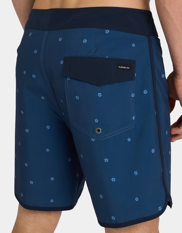 Quiksilver - Mens Surfsilk Scallop 18